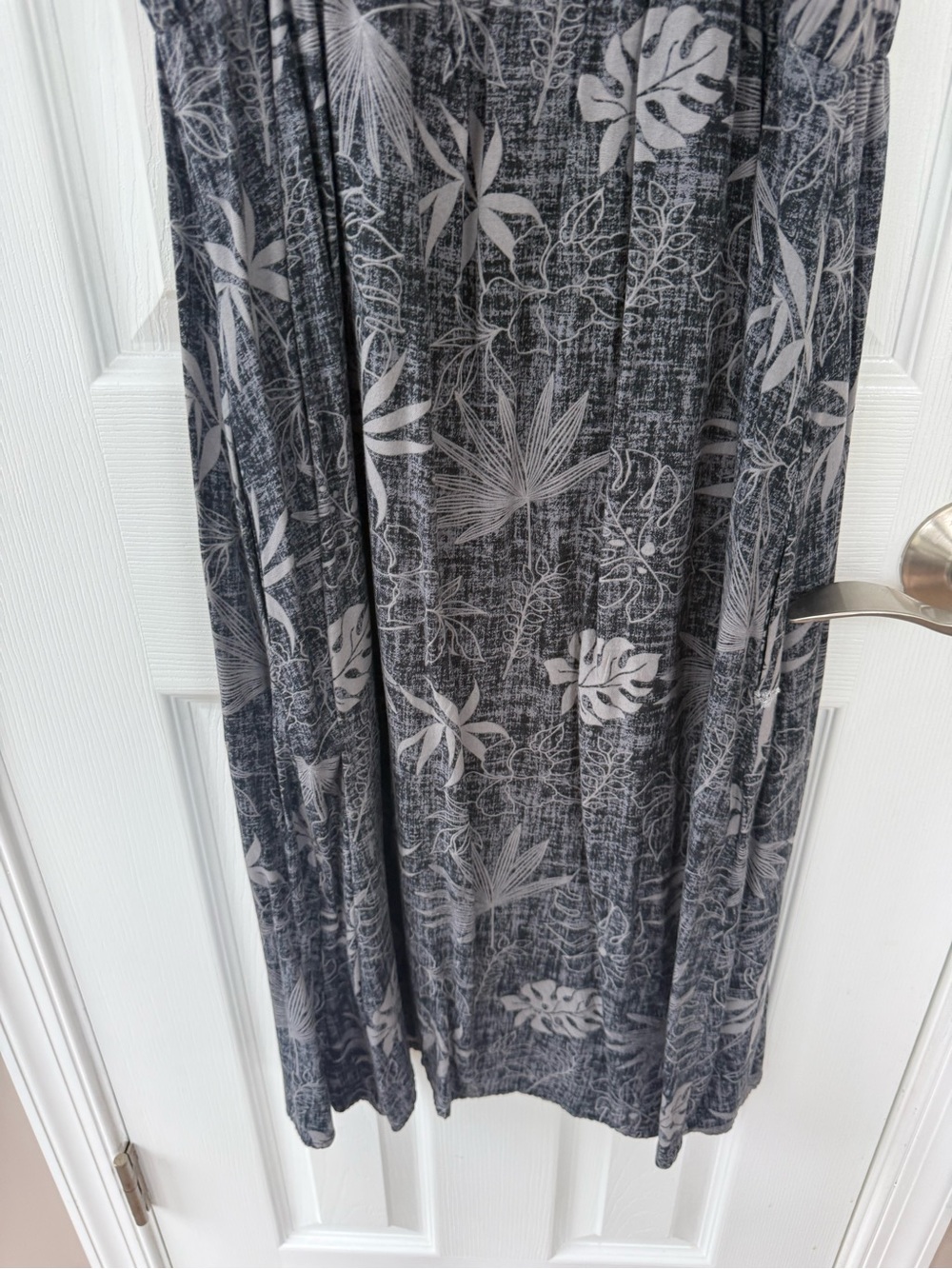 Carve Designs Gray Tropical-Print Midi Dress - Picture 5 of 8